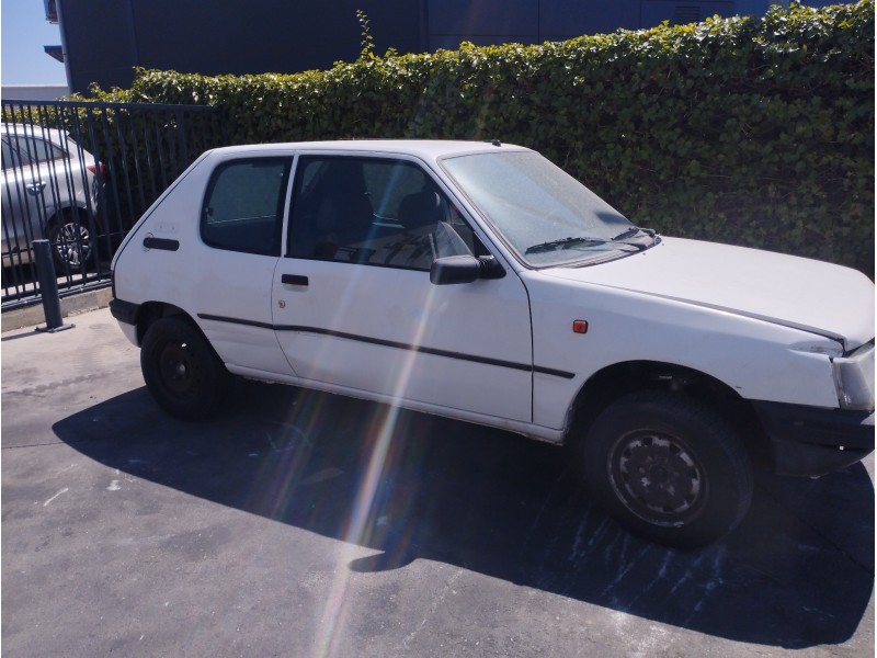 PEUGEOT 205 BERLINA