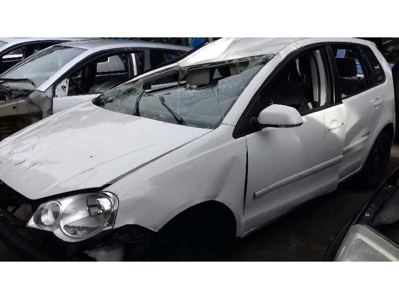 VOLKSWAGEN POLO (9N3)