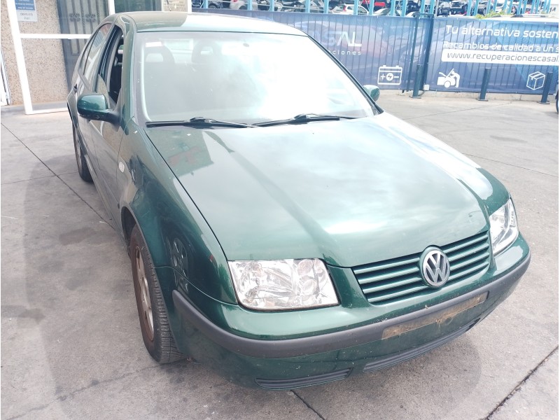 VOLKSWAGEN BORA BERLINA (1J2)