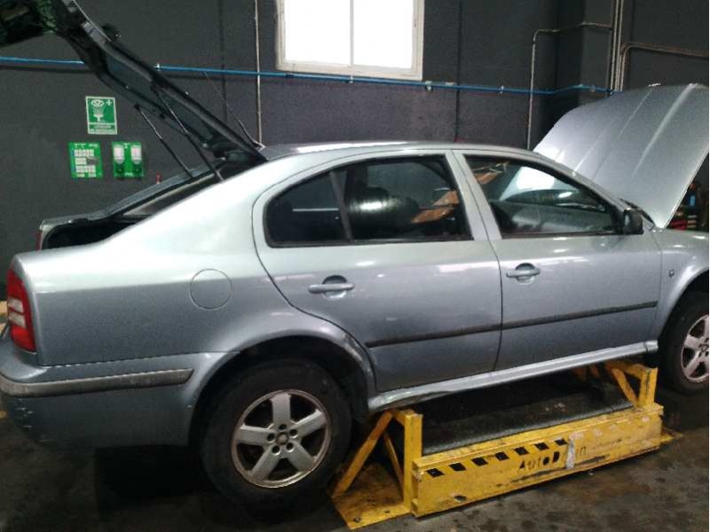 skoda octavia berlina (1u2) del año 2004