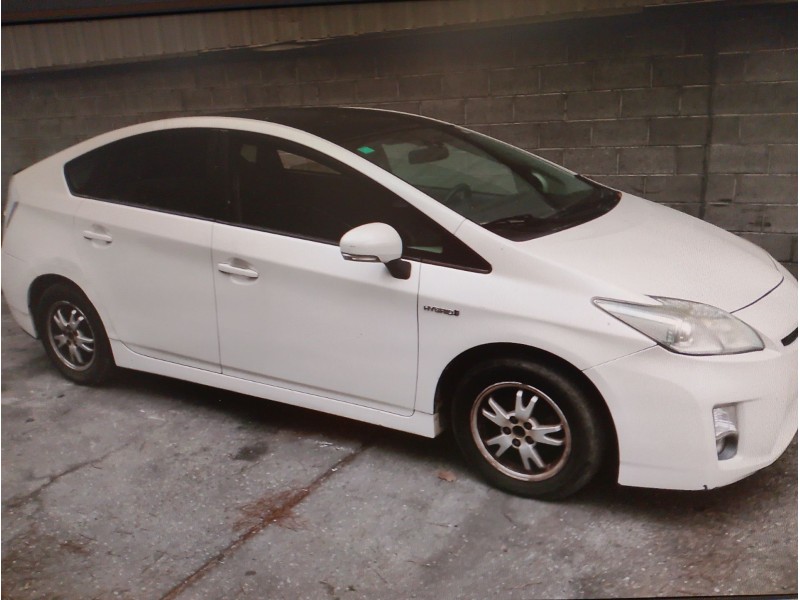 TOYOTA PRIUS (NHW30)