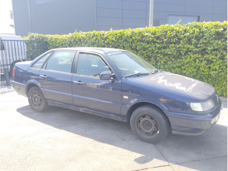 VOLKSWAGEN PASSAT BERLINA (3A2)