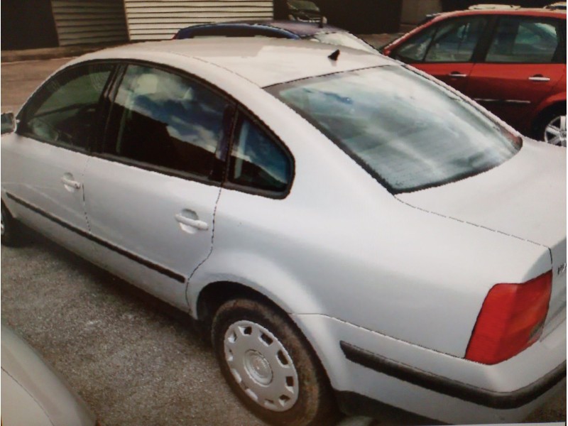 VOLKSWAGEN PASSAT BERLINA (3B2)