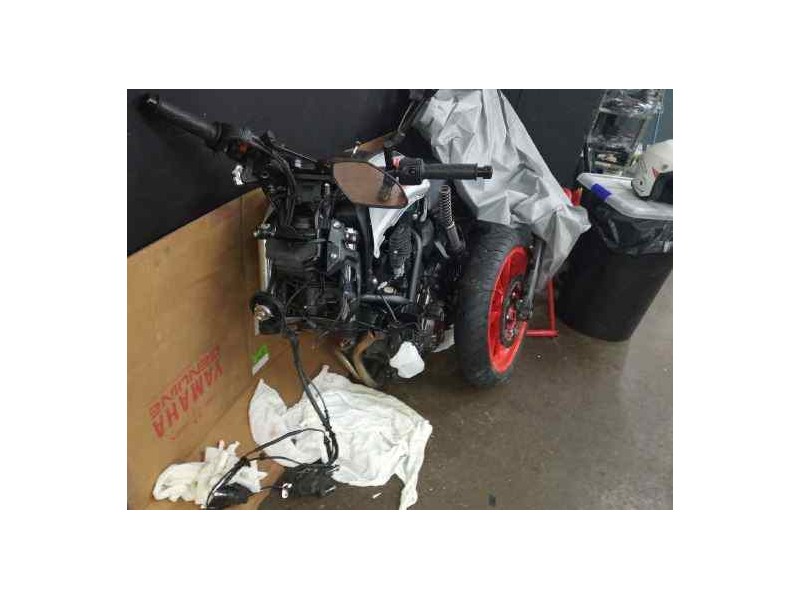 YAMAHA MT-09 (7.2013)