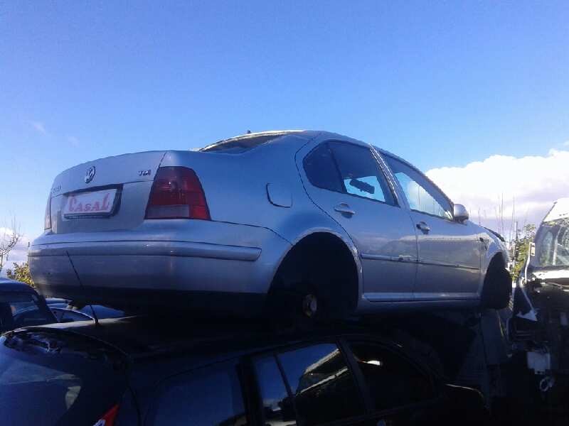 VOLKSWAGEN BORA BERLINA (1J2)