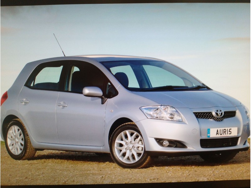 TOYOTA AURIS