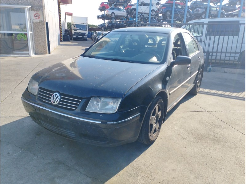 VOLKSWAGEN BORA BERLINA (1J2)