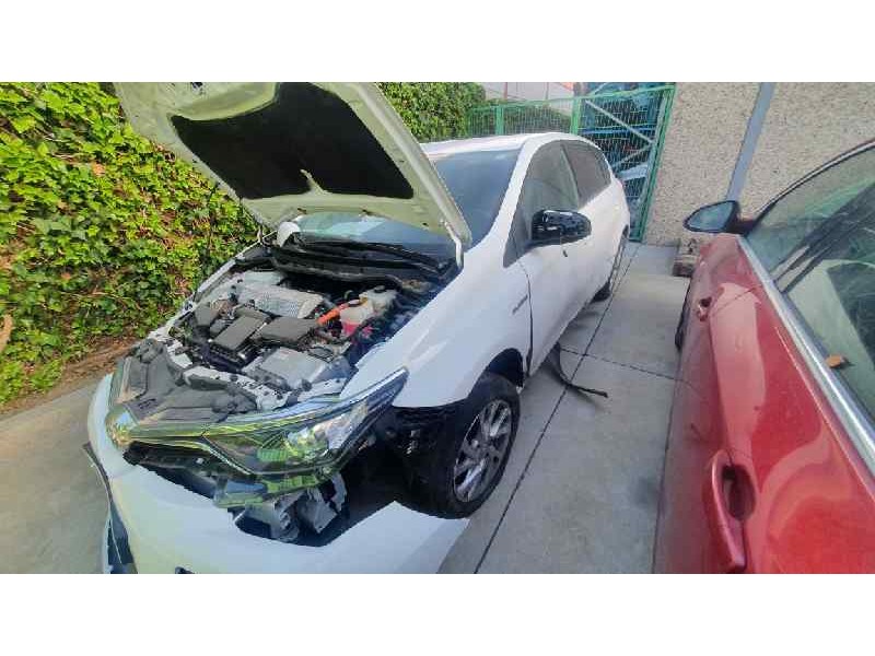 TOYOTA AURIS TOURING SPORTS (E18)