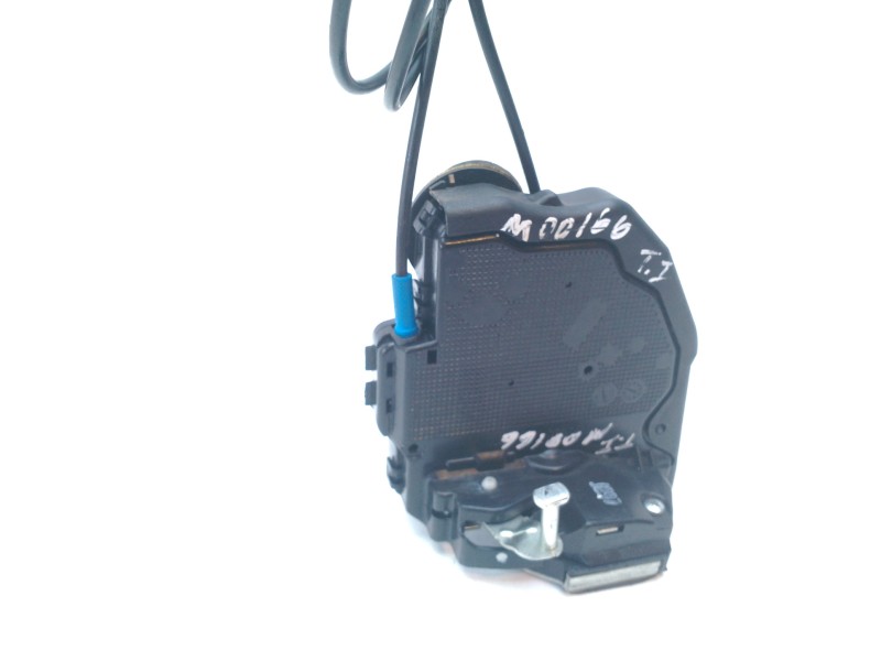 Recambio de cerradura puerta trasera izquierda para toyota auris 1.4 turbodiesel cat referencia OEM IAM 6906002170  