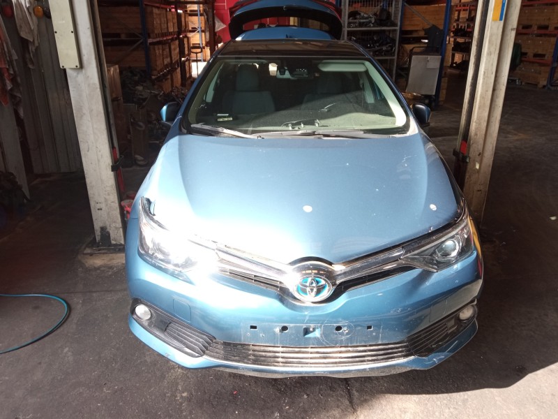 TOYOTA AURIS TOURING SPORTS (E18)