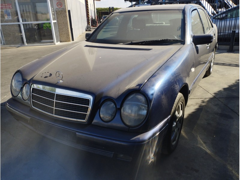 MERCEDES-BENZ CLASE E (W210) BERLINA