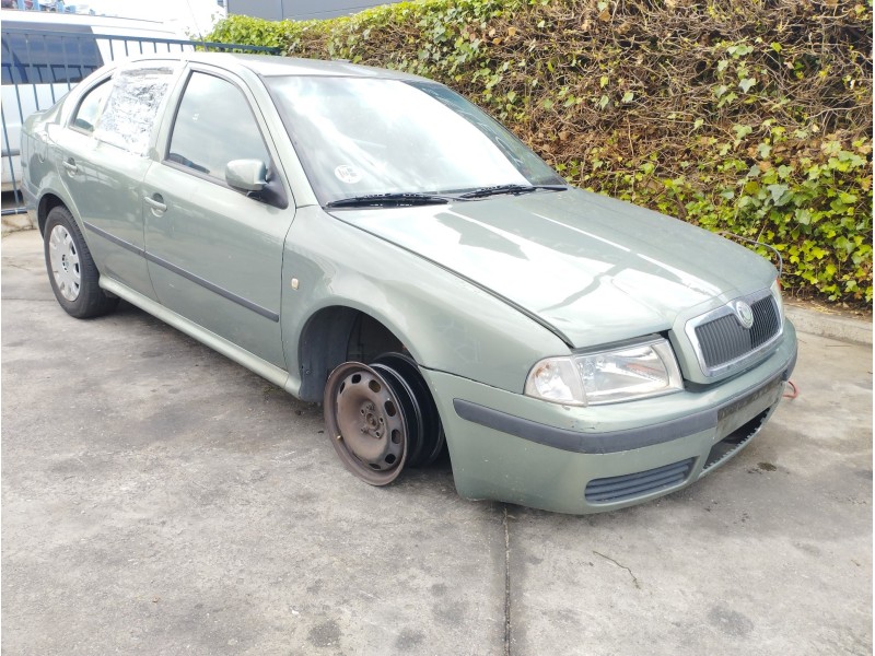 SKODA OCTAVIA BERLINA (1U2)