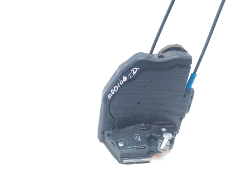 Recambio de cerradura puerta trasera derecha para toyota auris 1.4 turbodiesel cat referencia OEM IAM 6905002180  
