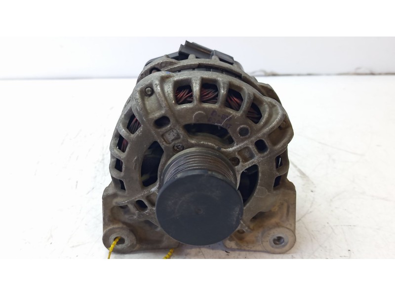 Recambio de alternador para dacia sandero referencia OEM IAM 231008593R  14V 90