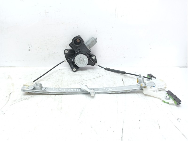 Recambio de elevalunas trasero derecho para toyota yaris hybrid active referencia OEM IAM 698300D440  