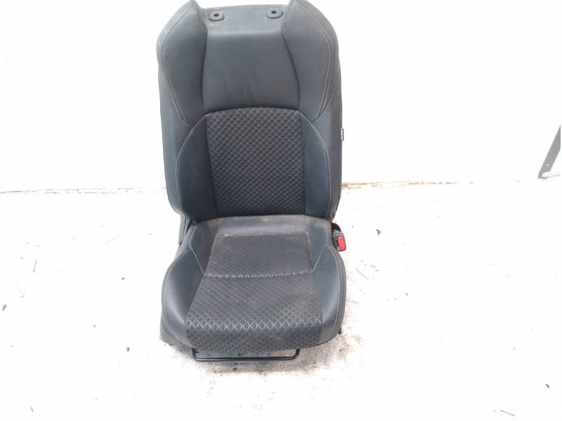Recambio de asiento delantero derecho para toyota yaris 1.5 16v cat referencia OEM IAM 71501K0020  