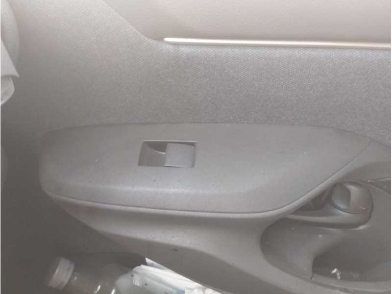 Recambio de mando elevalunas delantero derecho para toyota yaris 1.5 16v cat referencia OEM IAM 8481002260  