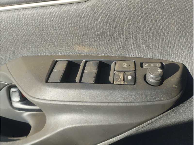 Recambio de mando elevalunas delantero izquierdo para toyota yaris 1.5 16v cat referencia OEM IAM 840400D020  