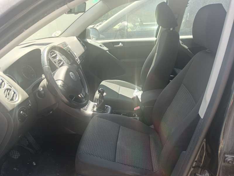 Recambio de consola central para volkswagen tiguan (5n_) 2.0 tdi 4motion referencia OEM IAM 5N0863323J82V  