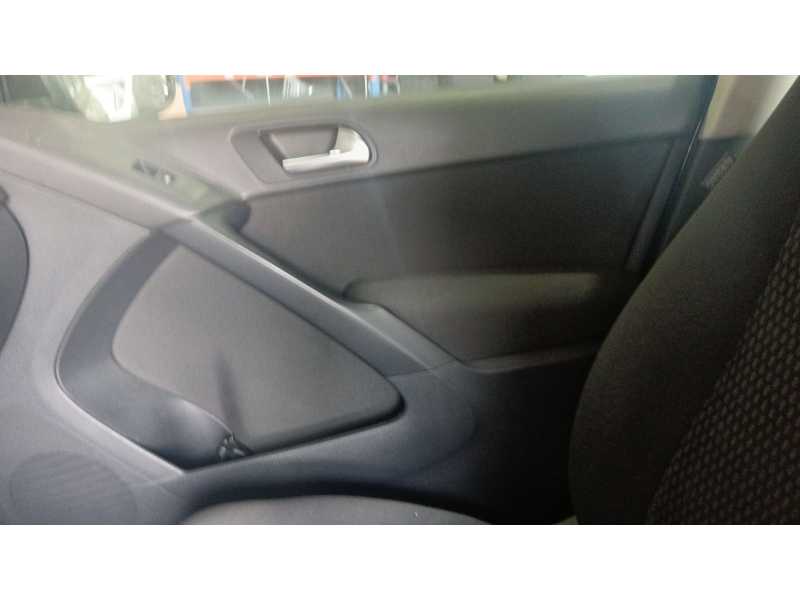 Recambio de guarnecido puerta delantera derecha para volkswagen tiguan (5n_) 2.0 tdi 4motion referencia OEM IAM 5N0867012B  