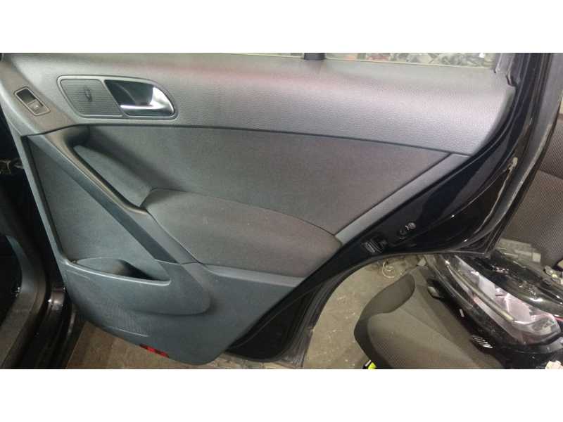 Recambio de guarnecido puerta trasera derecha para volkswagen tiguan (5n_) 2.0 tdi 4motion referencia OEM IAM 5N0867212E  