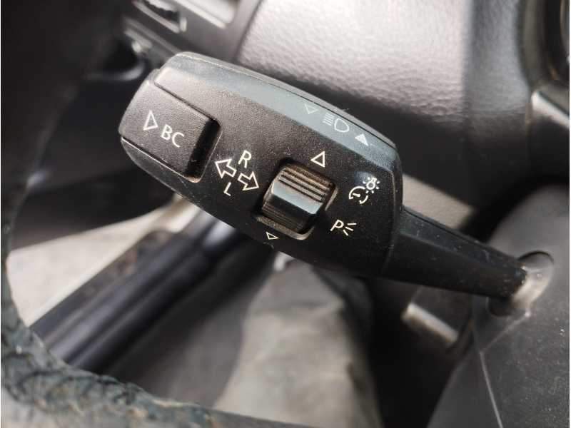 Recambio de mando intermitentes para bmw serie 1 berlina (e81/e87) 116d referencia OEM IAM   