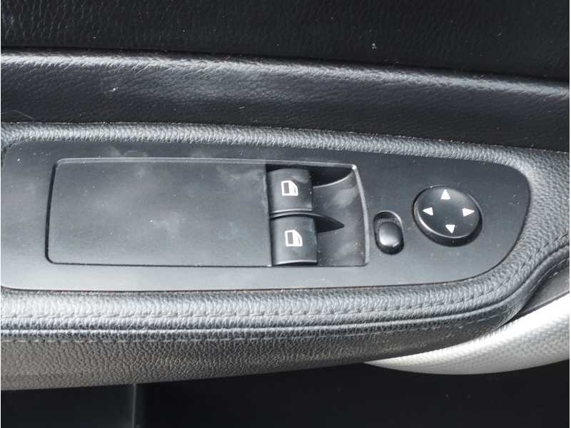 Recambio de mando elevalunas delantero izquierdo para bmw serie 1 berlina (e81/e87) 116d referencia OEM IAM   