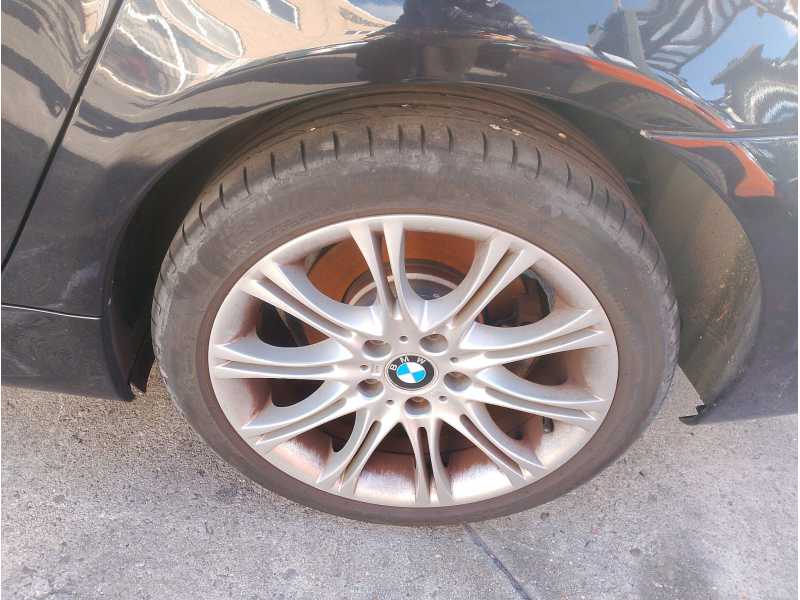 Recambio de paso de rueda trasero derecho para bmw 5 (e60) 530 xd referencia OEM IAM 51717033752  