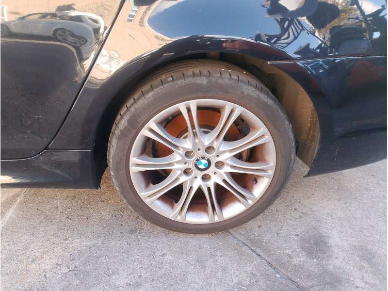 Recambio de paso de rueda trasero izquierdo para bmw 5 (e60) 530 xd referencia OEM IAM 51717033751  