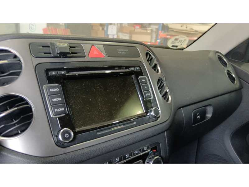 Recambio de pantalla multifuncion para volkswagen tiguan (5n_) 2.0 tdi 4motion referencia OEM IAM 3C8057195X  