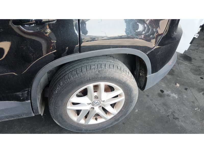 Recambio de paso de rueda trasero izquierdo para volkswagen tiguan (5n_) 2.0 tdi 4motion referencia OEM IAM 5N0809411  