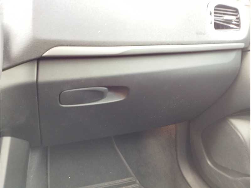 Recambio de guantera para volvo v40 kinetic referencia OEM IAM   