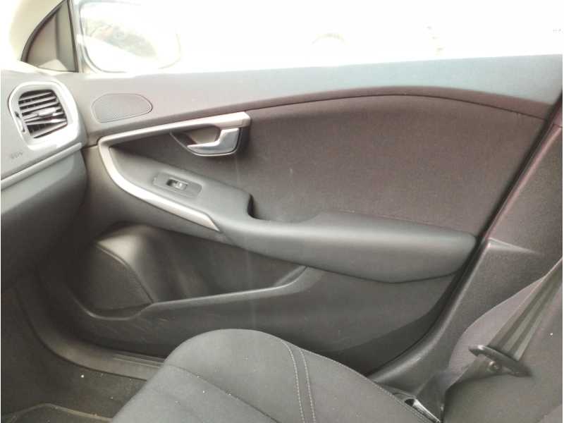 Recambio de guarnecido puerta delantera derecha para volvo v40 kinetic referencia OEM IAM   