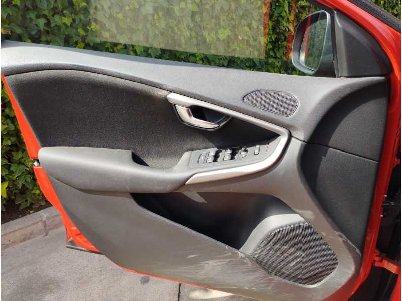 Recambio de guarnecido puerta delantera izquierda para volvo v40 kinetic referencia OEM IAM   