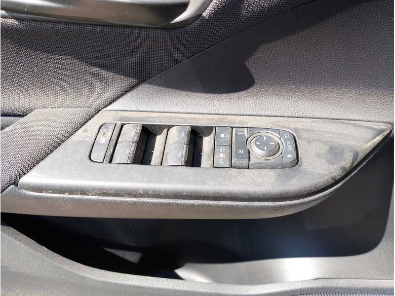 Recambio de mando elevalunas delantero izquierdo para toyota c-hr referencia OEM IAM   