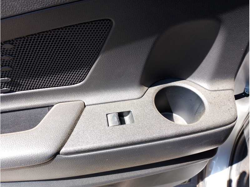 Recambio de mando elevalunas trasero izquierdo para toyota c-hr referencia OEM IAM   