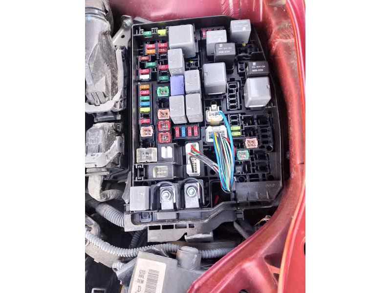 Recambio de caja reles / fusibles para toyota auris active referencia OEM IAM   