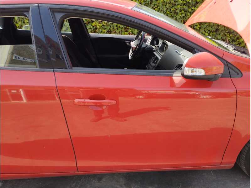 Recambio de puerta delantera derecha para volvo v40 kinetic referencia OEM IAM   
