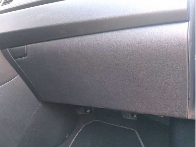 Recambio de guantera para kia niro referencia OEM IAM   