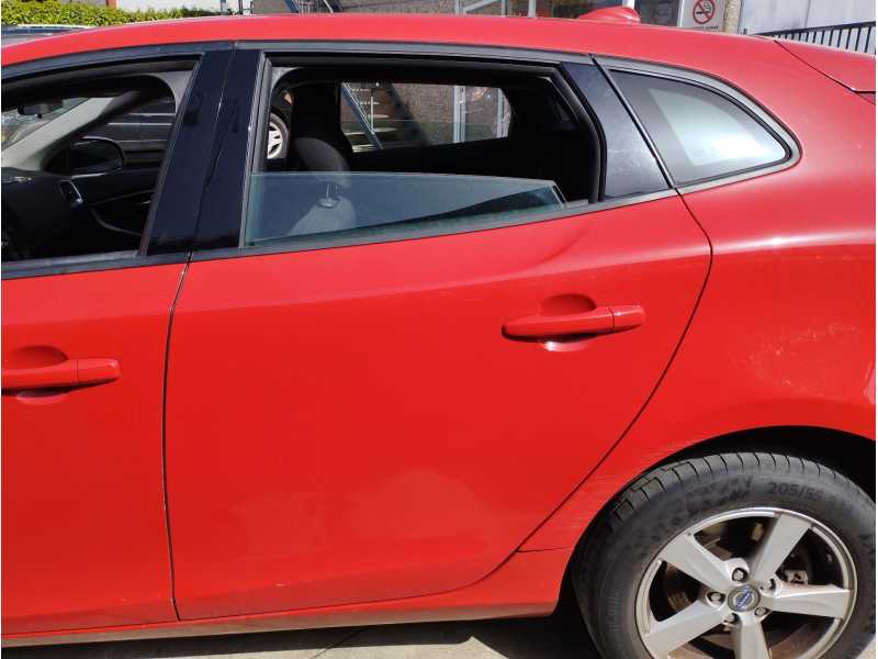 Recambio de puerta trasera izquierda para volvo v40 kinetic referencia OEM IAM   