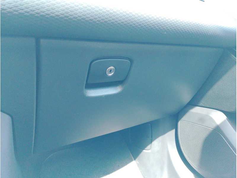 Recambio de guantera para land rover range rover velar velar referencia OEM IAM   
