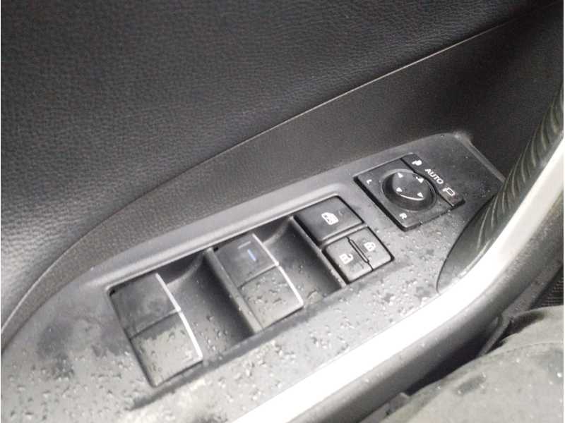 Recambio de mando elevalunas delantero izquierdo para toyota rav4 referencia OEM IAM   