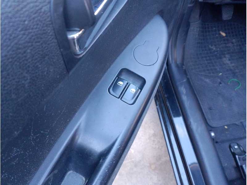 Recambio de mando elevalunas delantero izquierdo para hyundai i20 i (pb, pbt) 1.2 referencia OEM IAM   