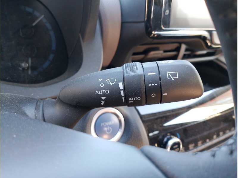Recambio de mando limpia para toyota yaris hybrid active referencia OEM IAM   