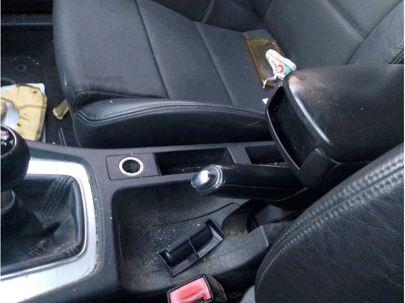 Recambio de palanca freno de mano para audi a4 b7 avant (8ed) 2.0 tdi referencia OEM IAM 8E0711305P  