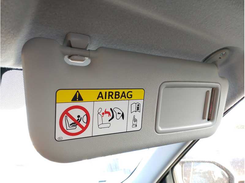 Recambio de parasol derecho para toyota yaris hybrid active referencia OEM IAM   
