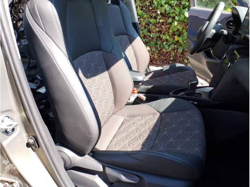Recambio de asiento delantero derecho para toyota yaris hybrid active referencia OEM IAM   