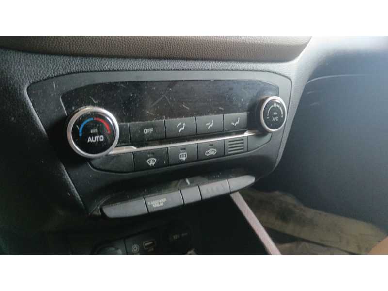 Recambio de mando climatizador para hyundai i20 ii (gb, ib) 1.4 crdi referencia OEM IAM 97250C8210SDH  