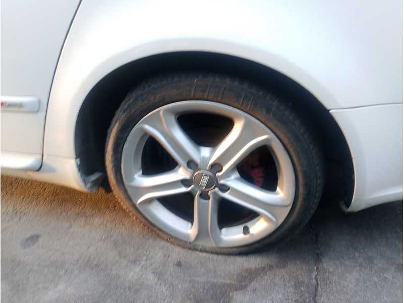 Recambio de paso de rueda trasero izquierdo para audi a4 b7 avant (8ed) 2.0 tdi referencia OEM IAM 8E0810171C  