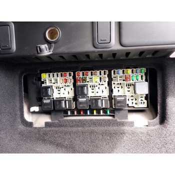CAJA RELES / FUSIBLES 